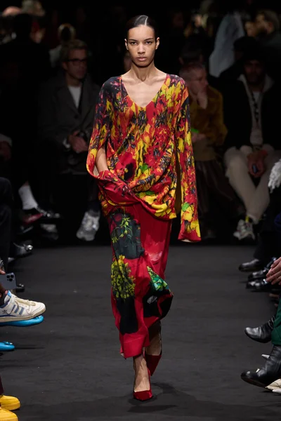 Look 19